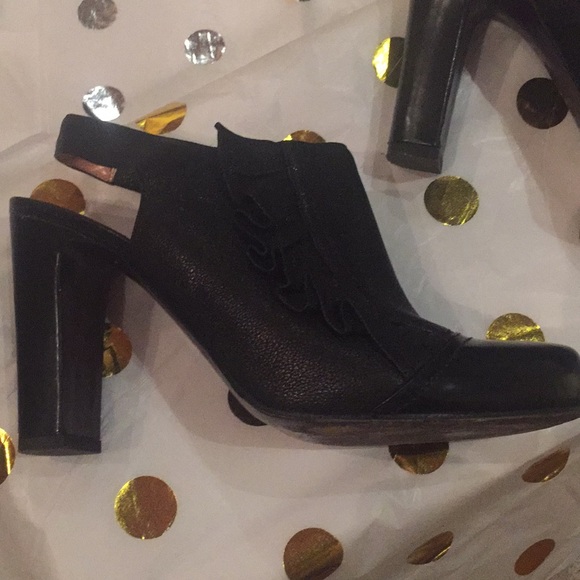 Shoes - Picture 2 of 8